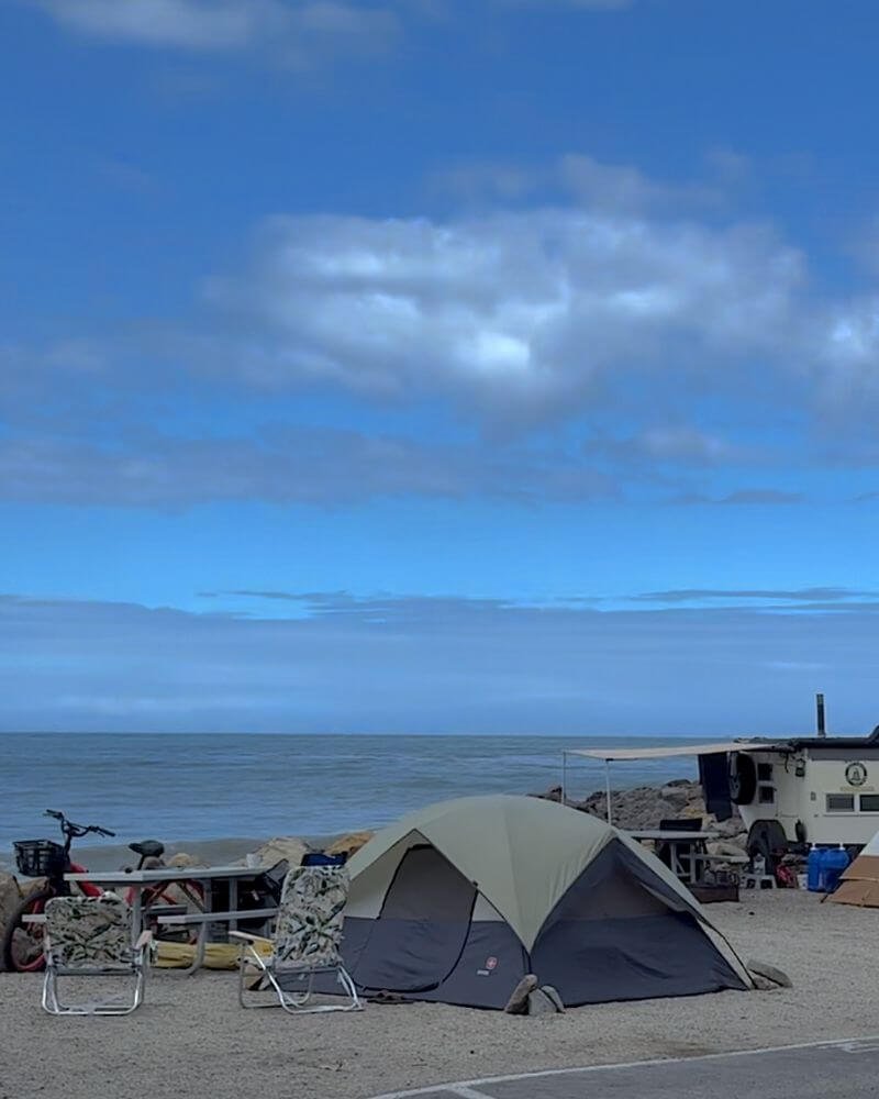 Tent pitched directly facing the Pacific Ocean at Hobson Beach oceanfront campsite