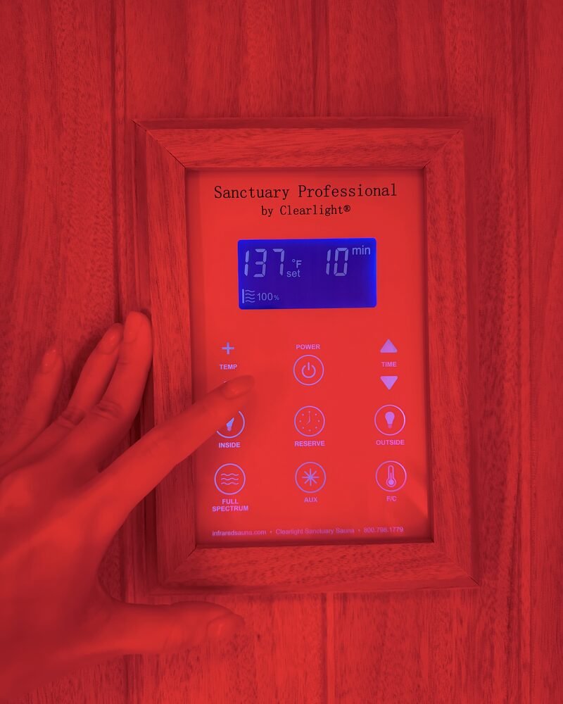 A sauna control panel reading 137 degrees with ten minutes left in a forty minute session